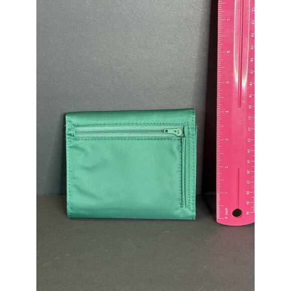 Big Skinny Green Tri-Fold Nylon Women’s Wallet Lightweight Slim Card Holder New - Picture 3 of 7